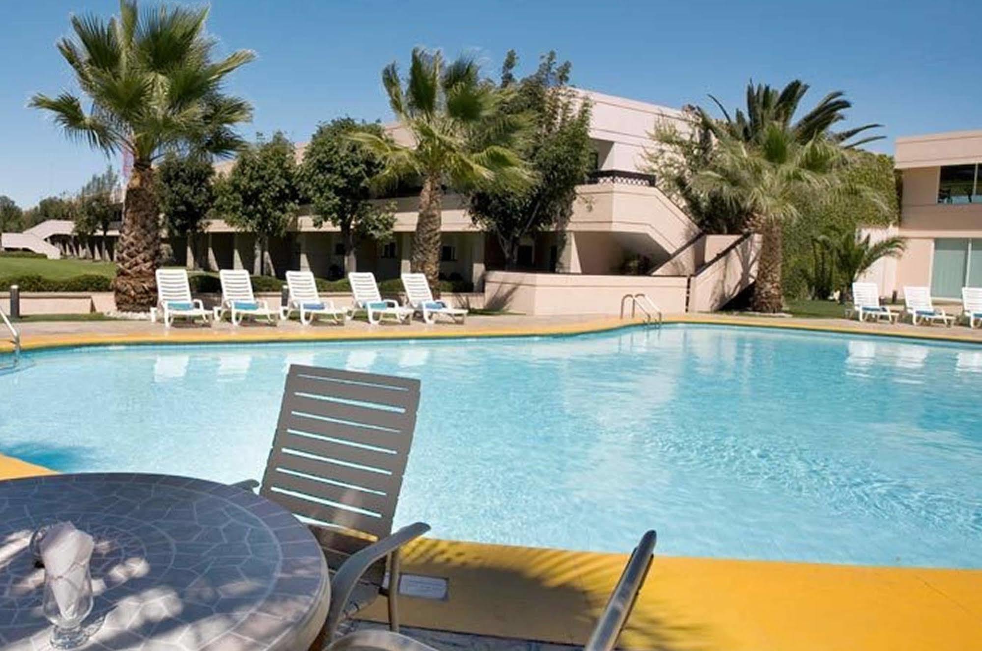 Fiesta Inn San Luis Potosi Glorieta Juarez Exterior photo