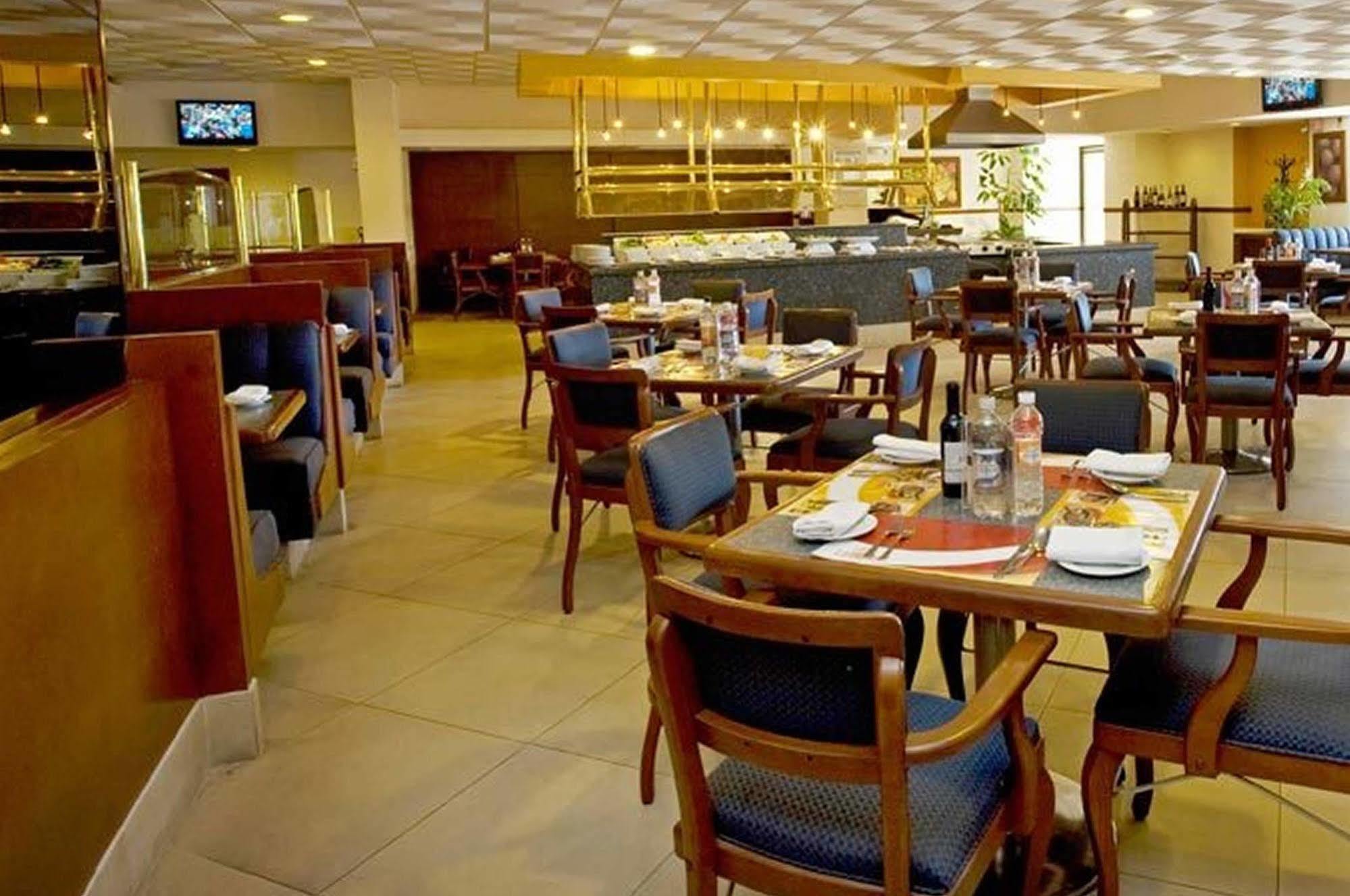 Fiesta Inn San Luis Potosi Glorieta Juarez Exterior photo